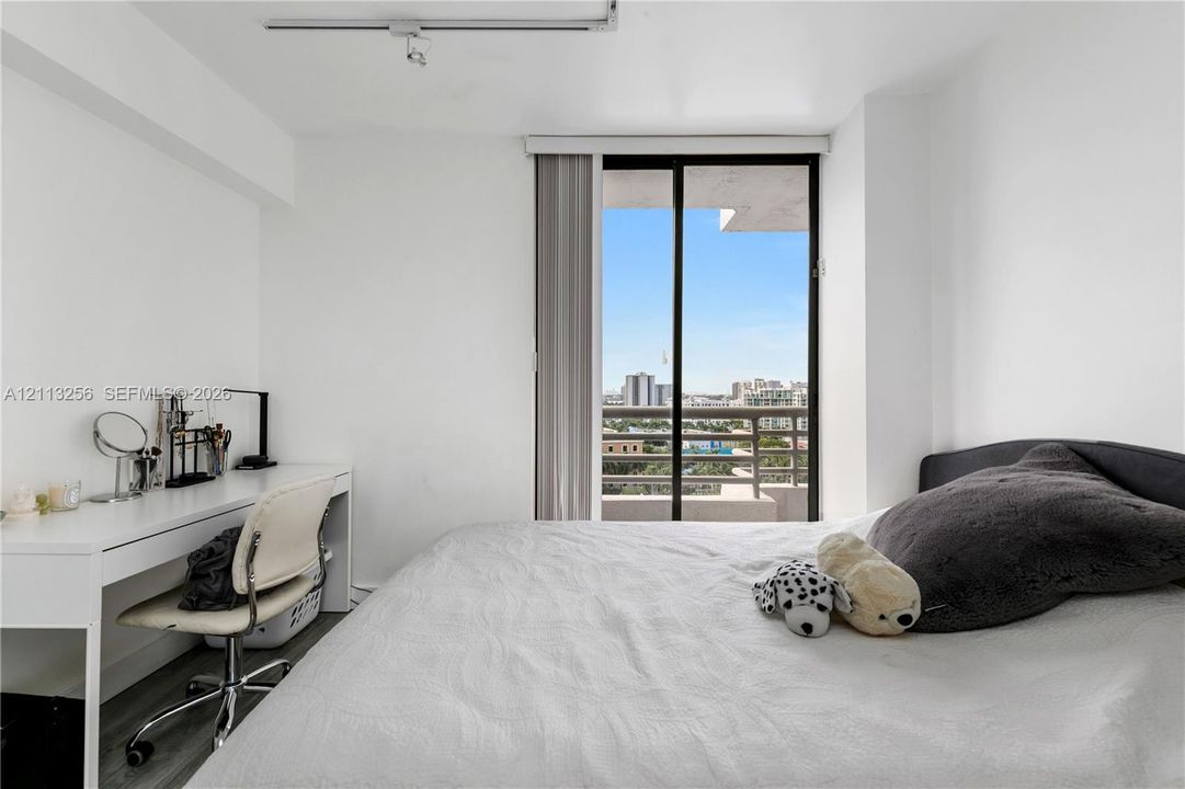 For Sale: $385,000 (2 beds, 2 baths, 1134 Square Feet)