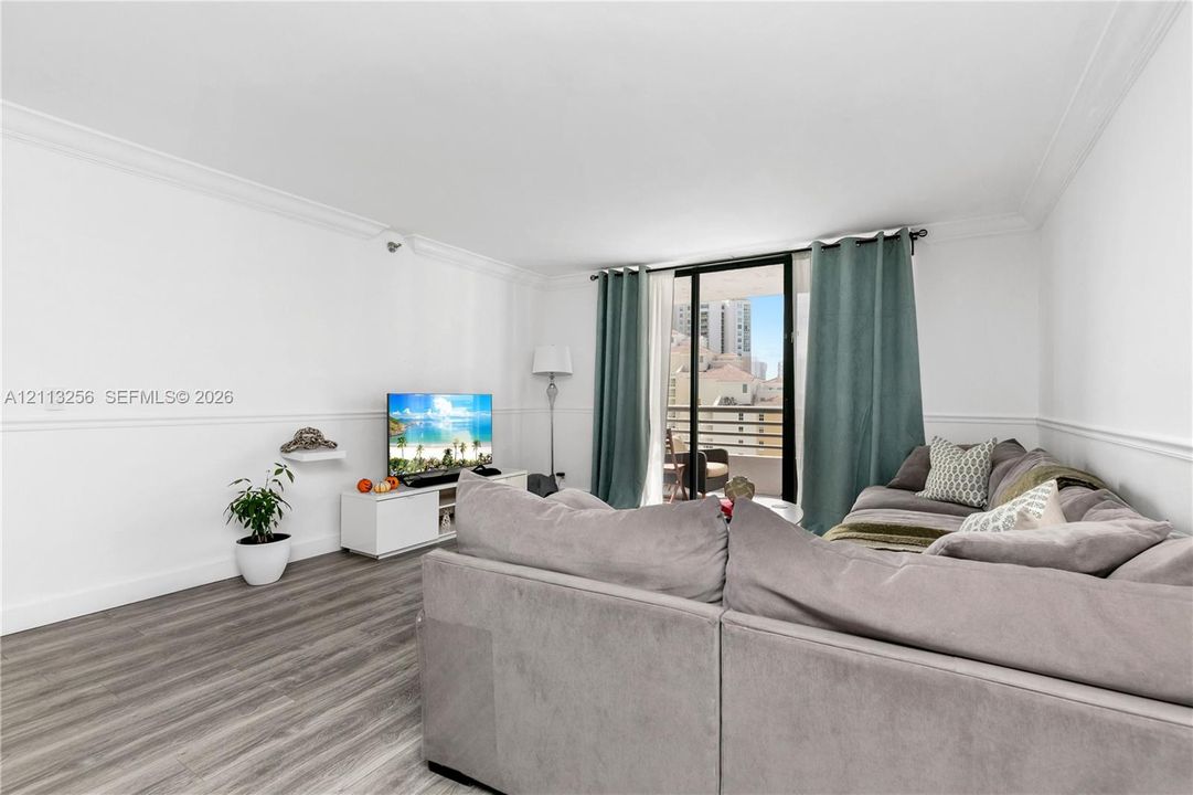 For Sale: $385,000 (2 beds, 2 baths, 1134 Square Feet)