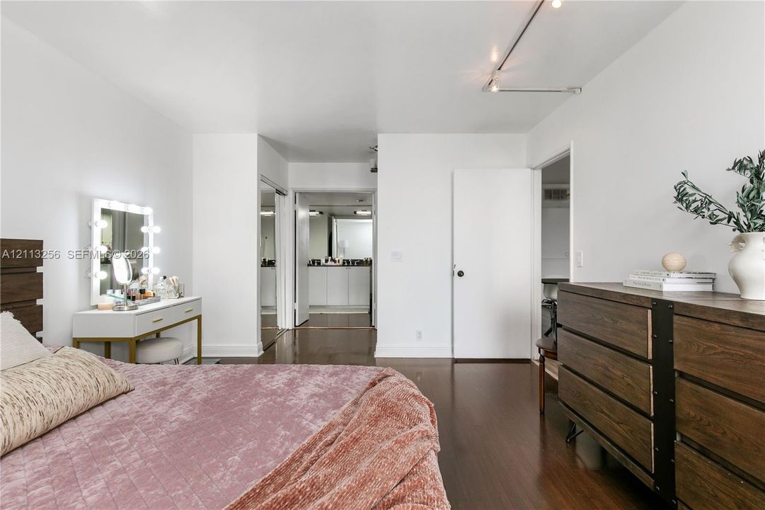 For Sale: $385,000 (2 beds, 2 baths, 1134 Square Feet)