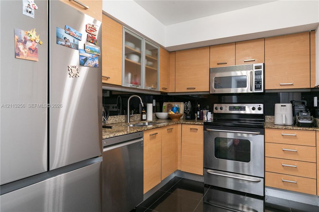 For Sale: $385,000 (2 beds, 2 baths, 1134 Square Feet)