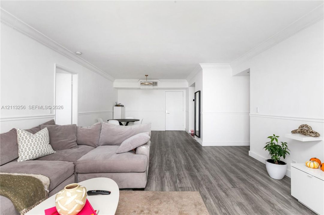 For Sale: $385,000 (2 beds, 2 baths, 1134 Square Feet)