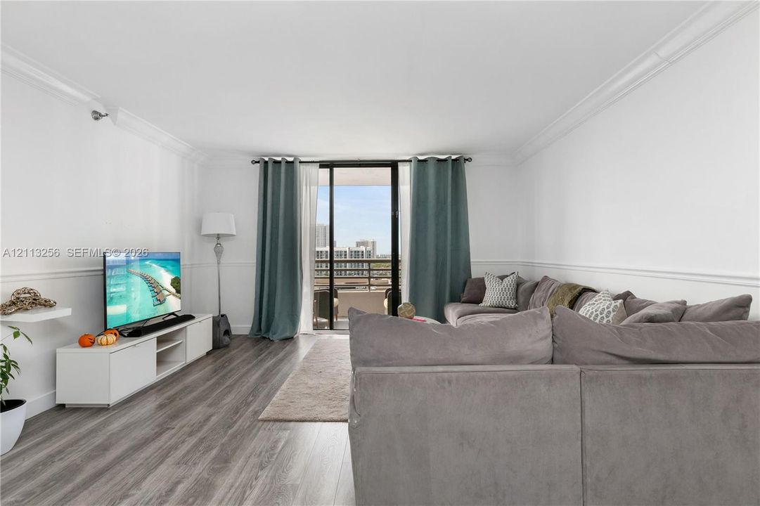 For Sale: $385,000 (2 beds, 2 baths, 1134 Square Feet)