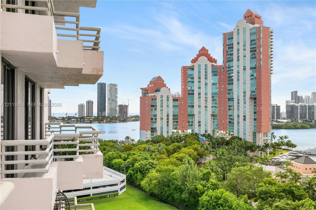 For Sale: $385,000 (2 beds, 2 baths, 1134 Square Feet)