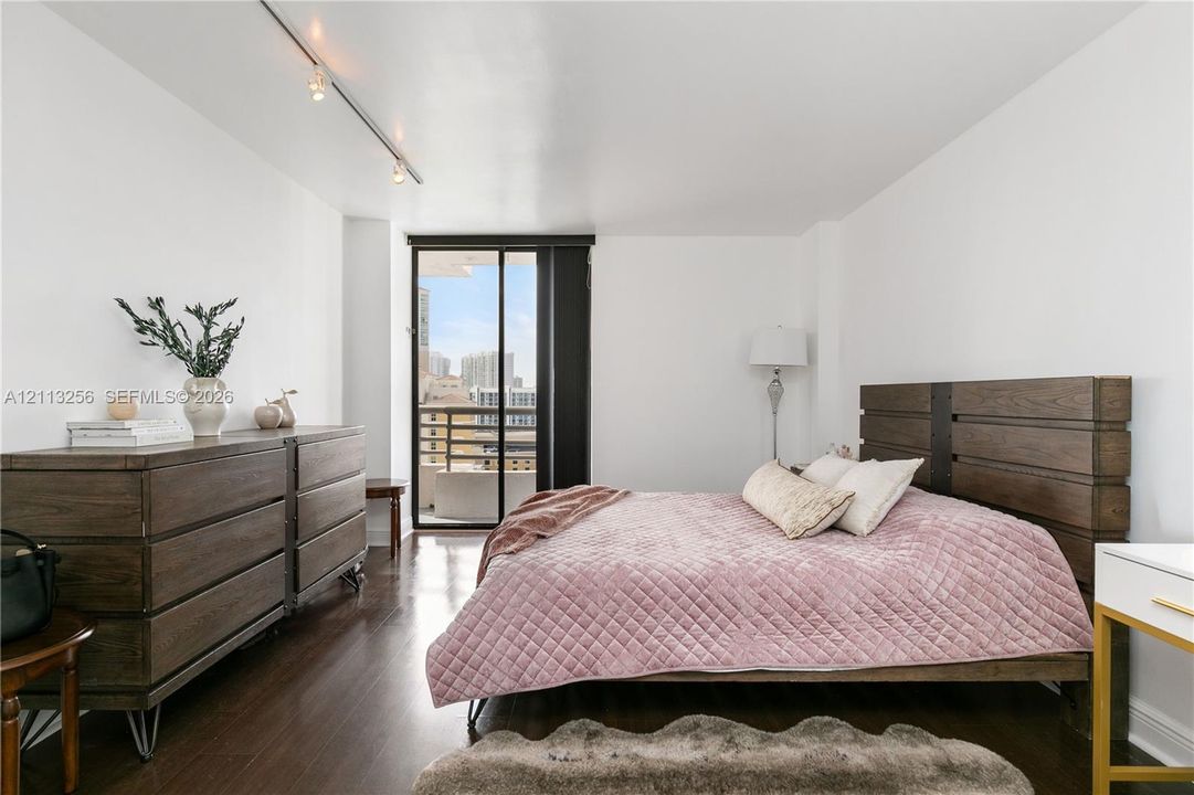 For Sale: $385,000 (2 beds, 2 baths, 1134 Square Feet)