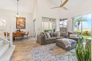 43 Pinnacle-Living Room