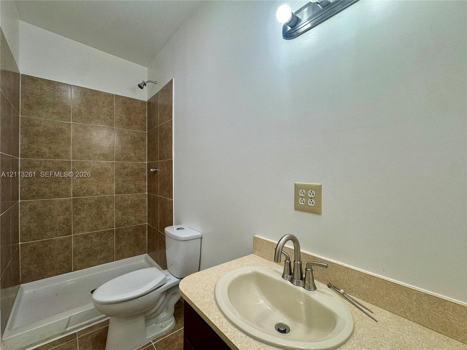For Sale: $385,000 (2 beds, 1 baths, 892 Square Feet)