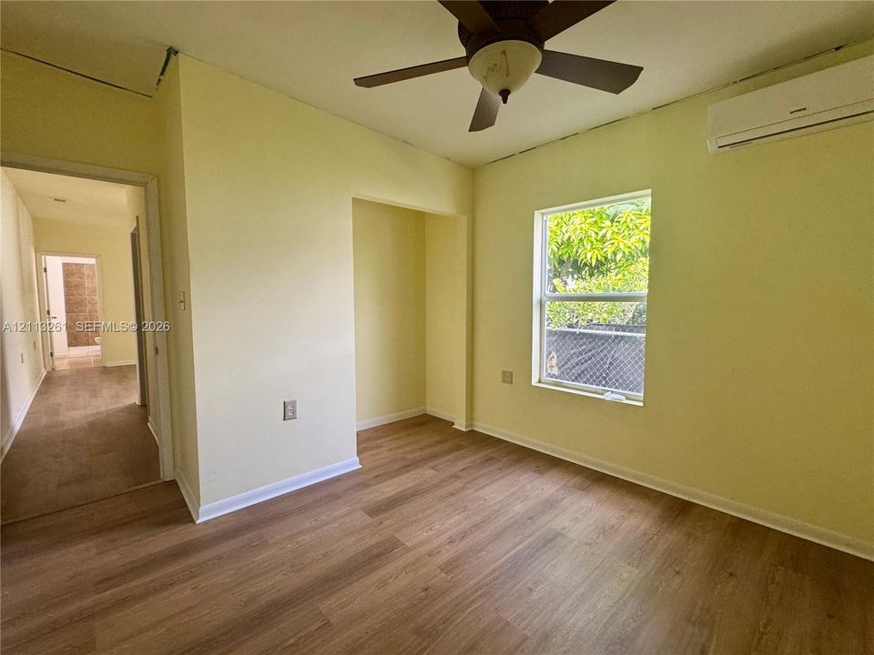 For Sale: $385,000 (2 beds, 1 baths, 892 Square Feet)