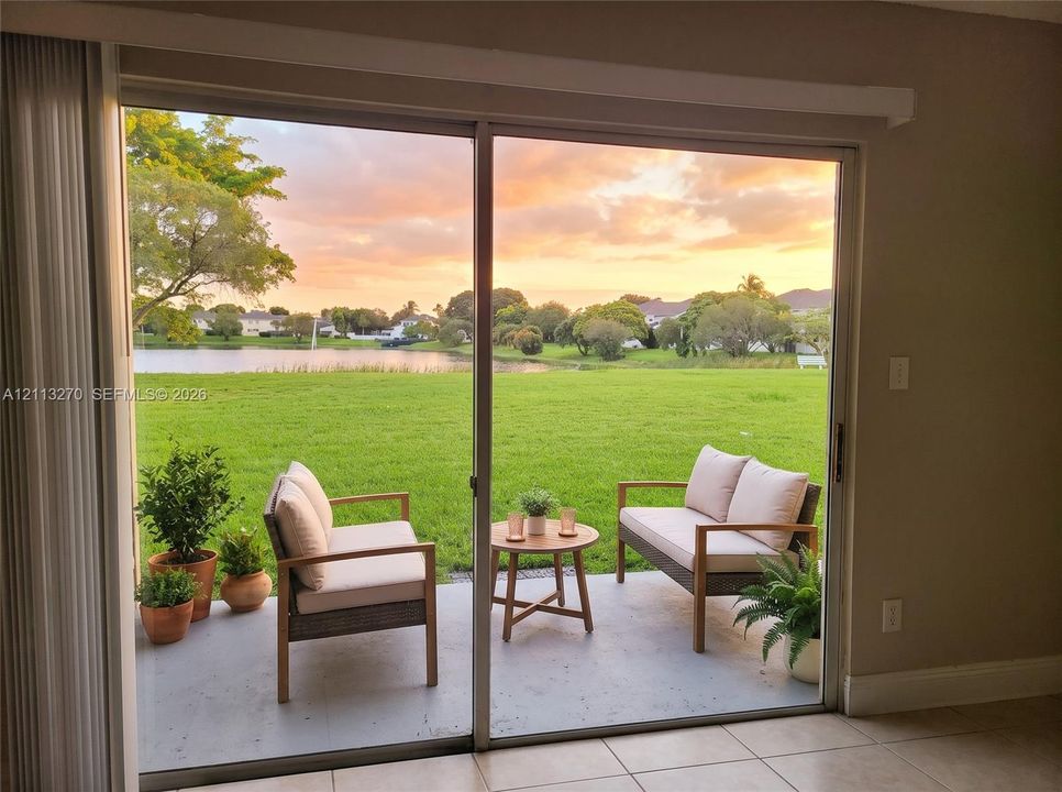 For Sale: $143,900 (1 beds, 1 baths, 802 Square Feet)