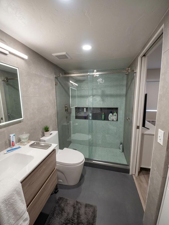 Primary Bedroom Bathroom