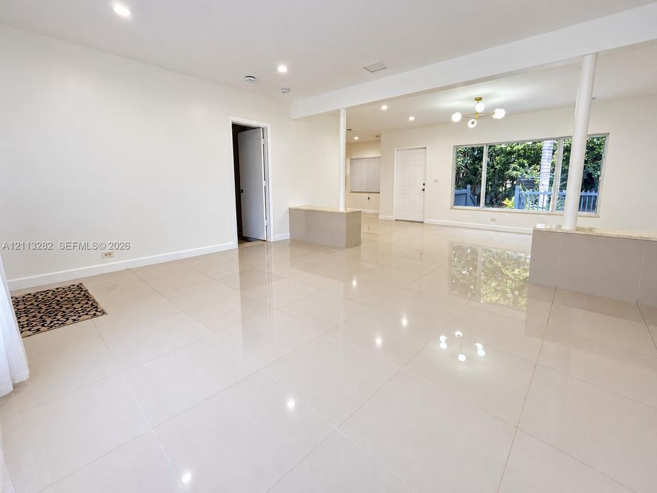For Rent: $3,900 (3 beds, 3 baths, 1694 Square Feet)