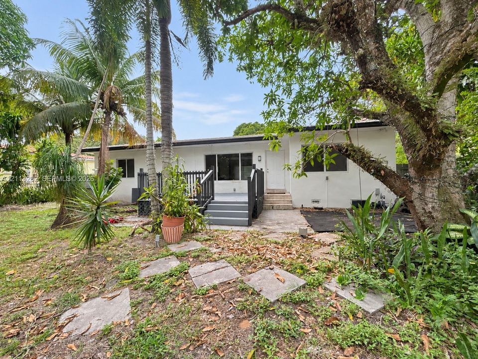 For Rent: $3,900 (3 beds, 3 baths, 1694 Square Feet)