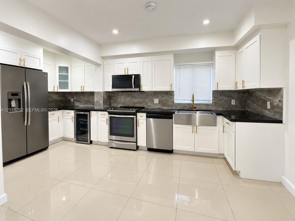 For Rent: $3,900 (3 beds, 3 baths, 1694 Square Feet)