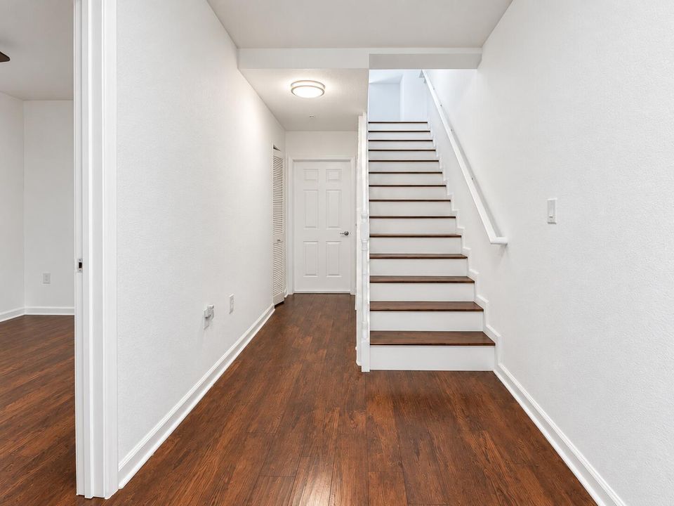 Straightened real estate interior-12
