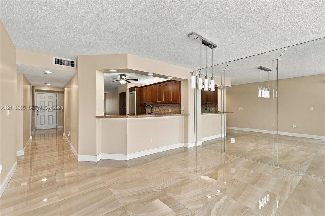 En Venta: $340,000 (2 camas, 2 baños, 1865 Pies cuadrados)