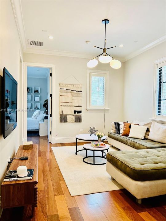 For Rent: $21,500 (5 beds, 5 baths, 4322 Square Feet)