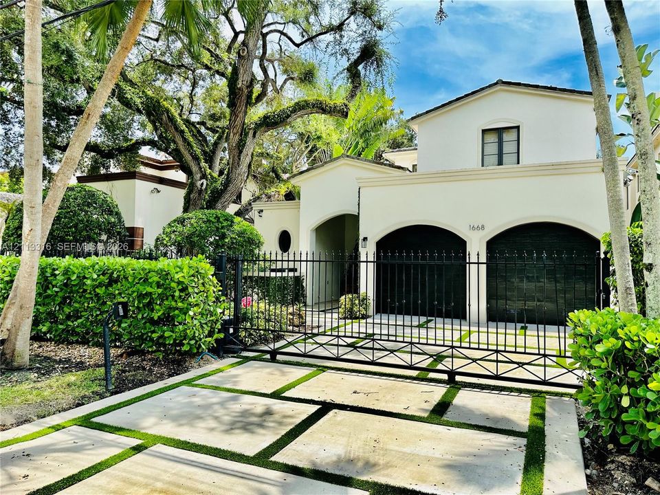 For Rent: $21,500 (5 beds, 5 baths, 4322 Square Feet)