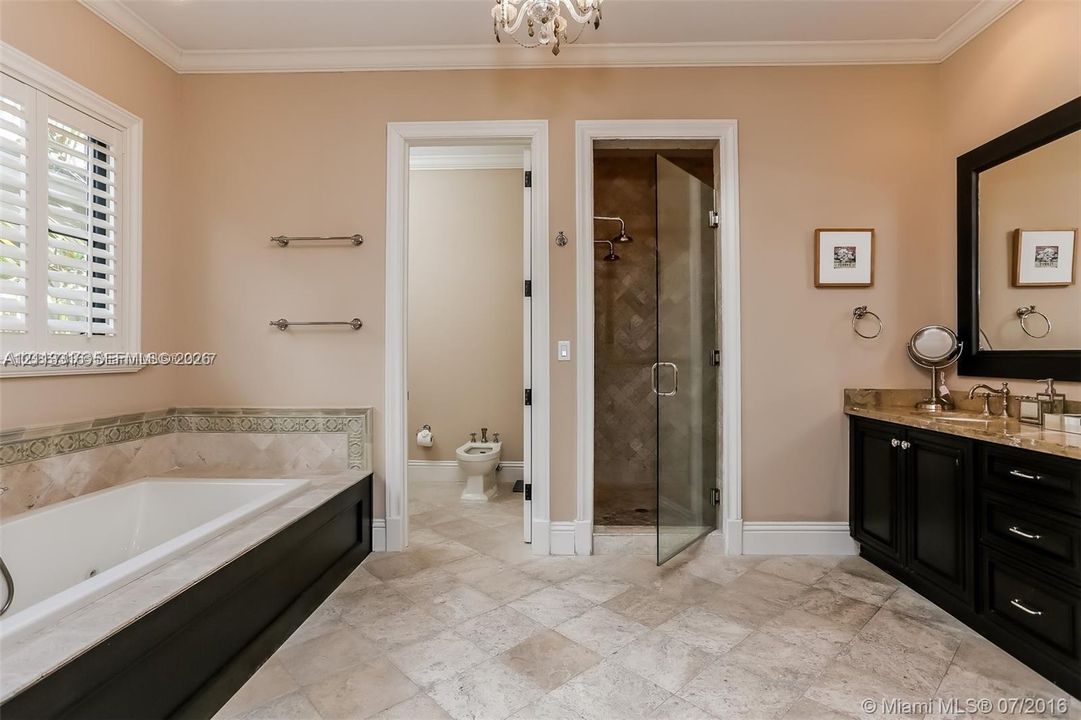 For Rent: $21,500 (5 beds, 5 baths, 4322 Square Feet)
