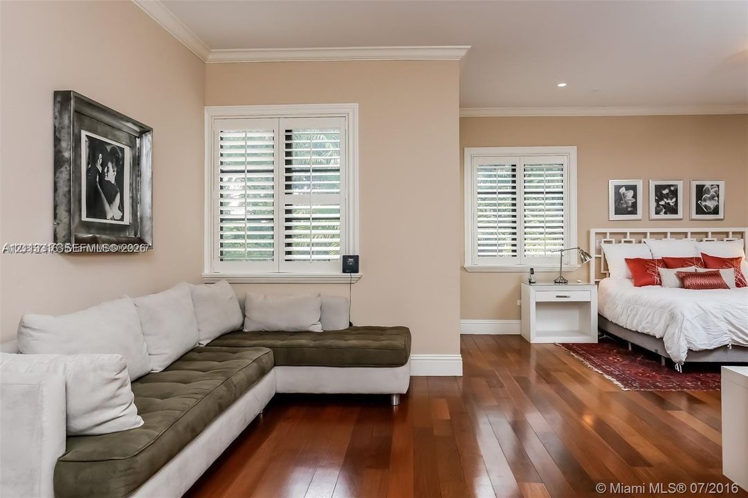 For Rent: $21,500 (5 beds, 5 baths, 4322 Square Feet)