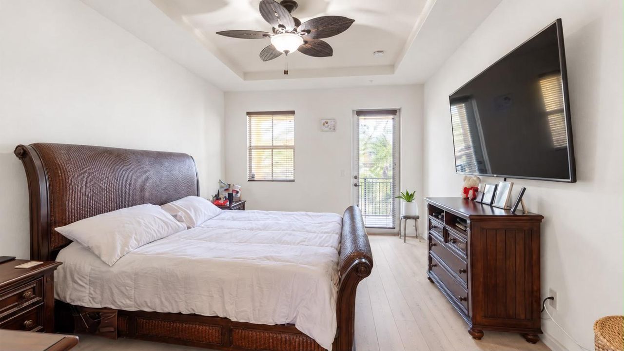 Master bedroom 02
