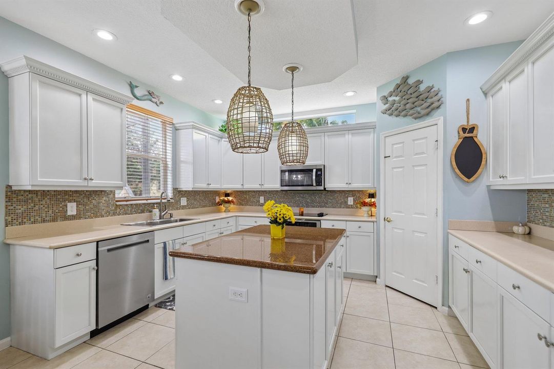 11-web-or-mls-Misty Oaks Cir-S2610-011