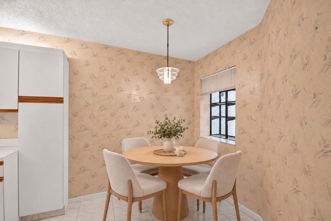 Virtually Staged Eat-In Kitchen