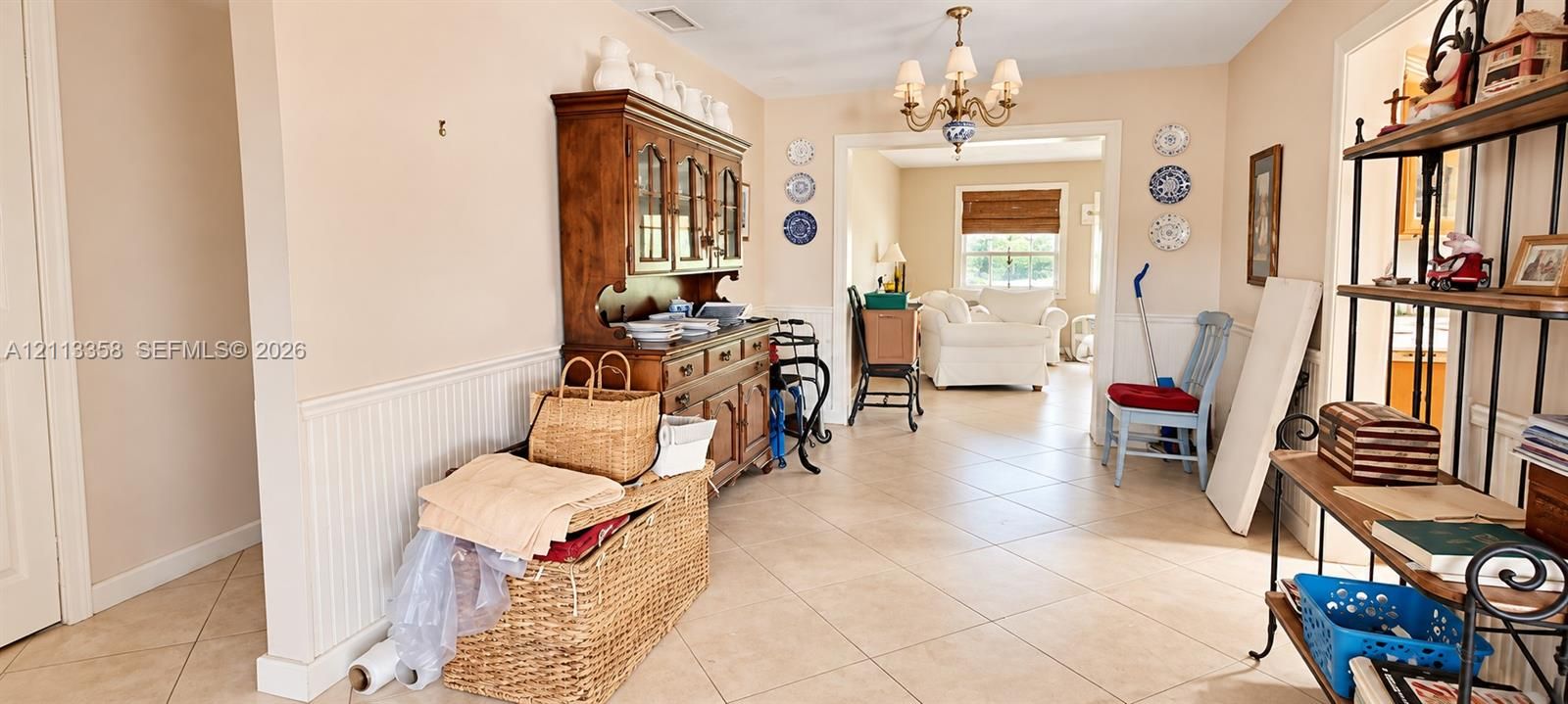 For Sale: $900,000 (4 beds, 2 baths, 2078 Square Feet)