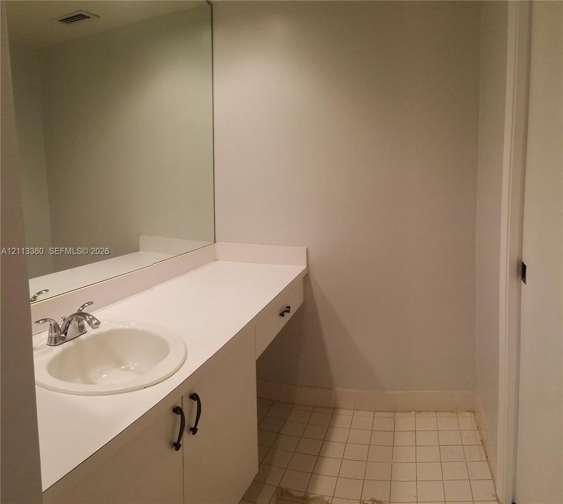 For Rent: $2,300 (2 beds, 2 baths, 1200 Square Feet)
