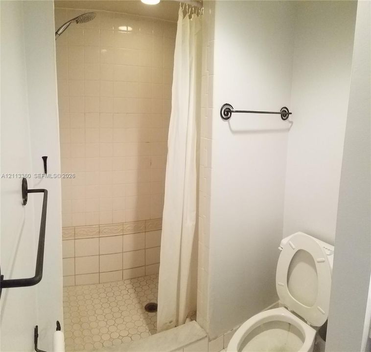 For Rent: $2,300 (2 beds, 2 baths, 1200 Square Feet)