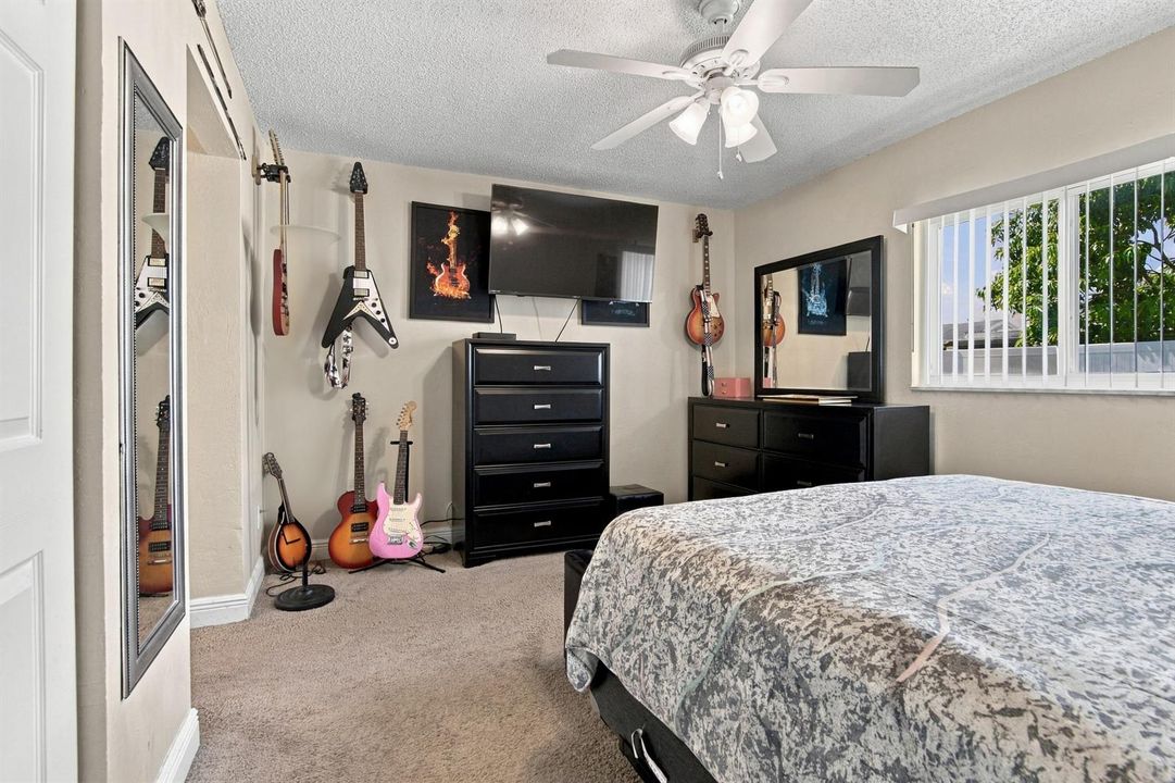 8121_NW_93rd_Ave_019