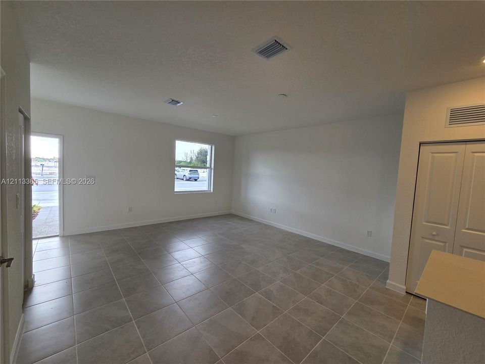 En Renta: $2,400 (3 camas, 2 baños, 1330 Pies cuadrados)