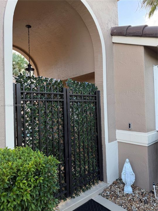En Venta: $895,000 (4 camas, 3 baños, 2554 Pies cuadrados)