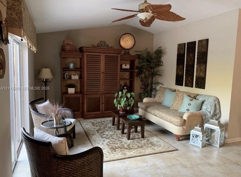 En Venta: $895,000 (4 camas, 3 baños, 2554 Pies cuadrados)