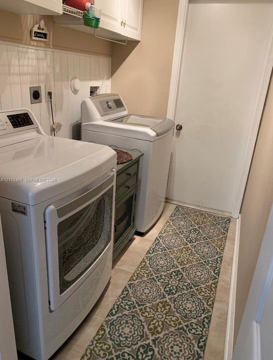 En Venta: $895,000 (4 camas, 3 baños, 2554 Pies cuadrados)
