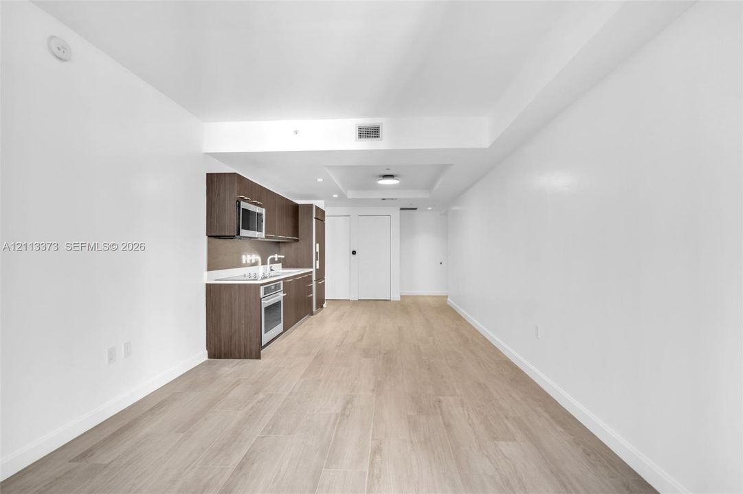 For Sale: $450,000 (1 beds, 1 baths, 684 Square Feet)