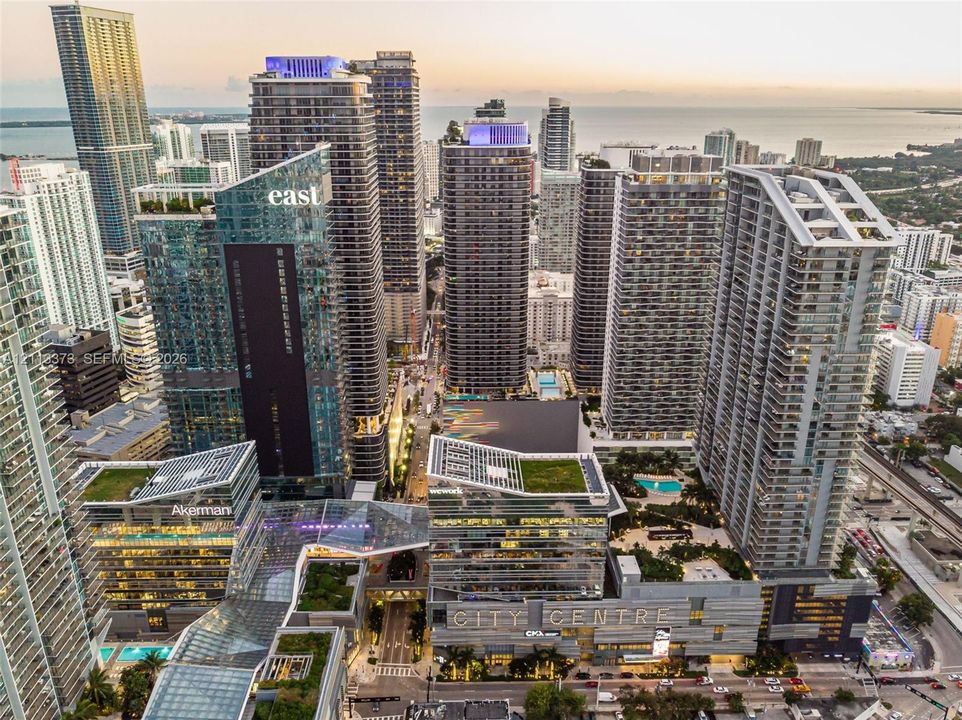 For Sale: $450,000 (1 beds, 1 baths, 684 Square Feet)