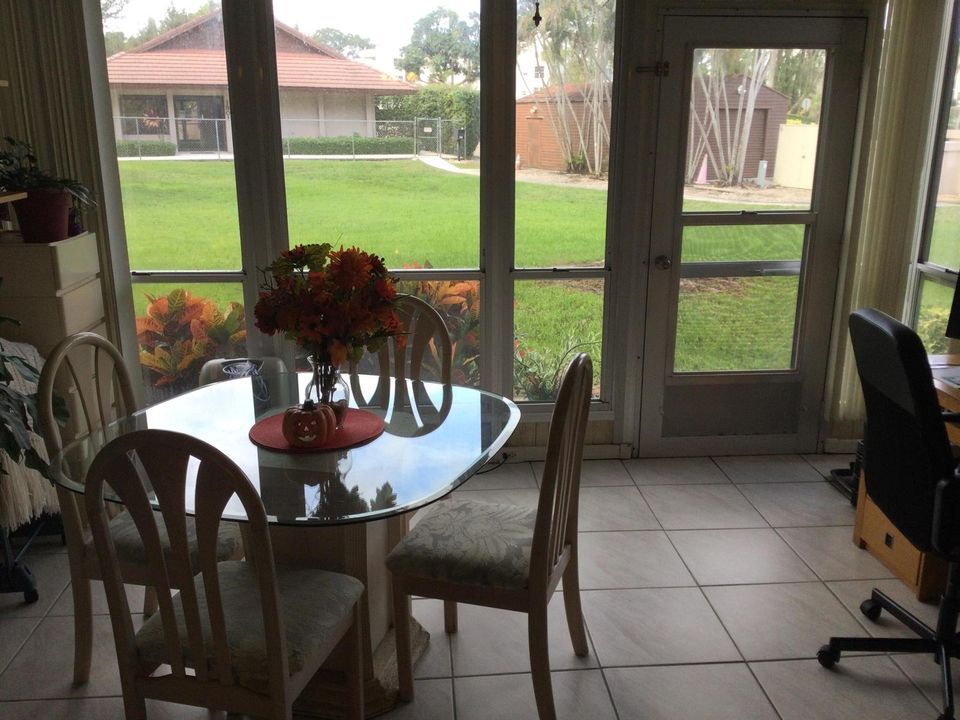 SABAL PALM PATIO