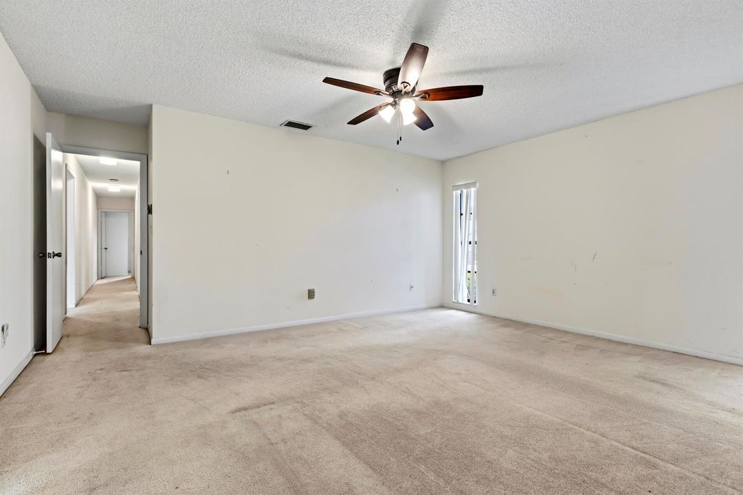 Primary Bedroom w/ Walk-in Closet