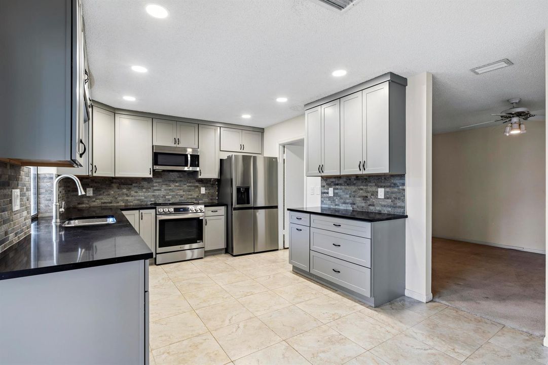 Large Grainte Kitchen