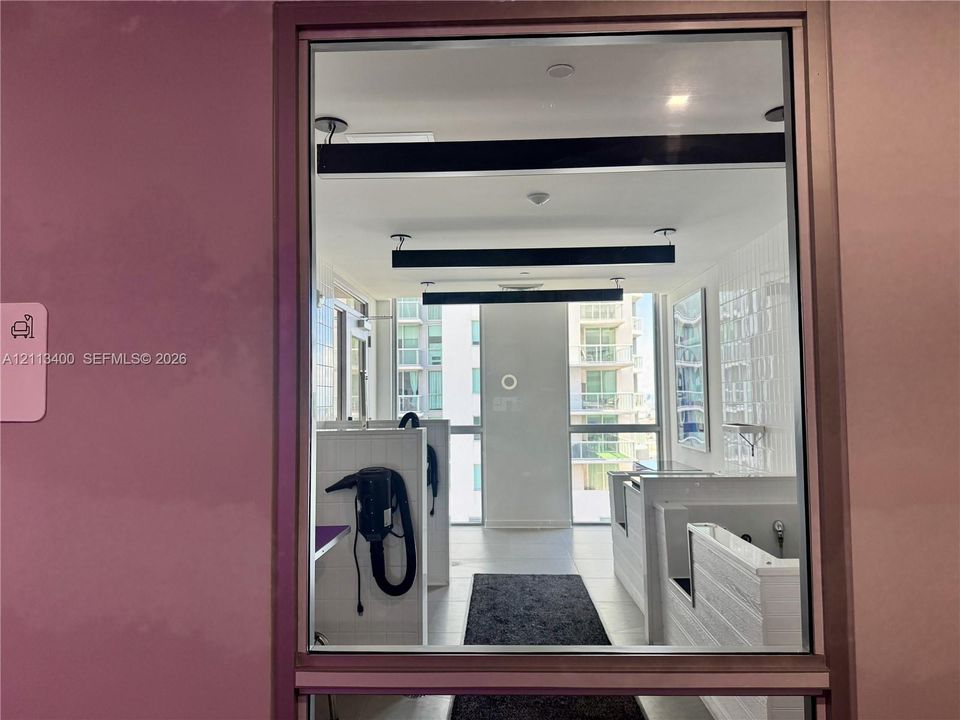 For Sale: $425,000 (1 beds, 1 baths, 516 Square Feet)
