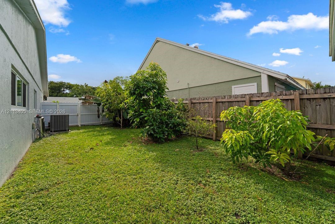 For Sale: $550,000 (3 beds, 2 baths, 1808 Square Feet)