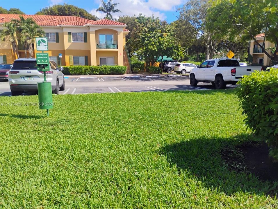 For Rent: $2,400 (2 beds, 2 baths, 910 Square Feet)