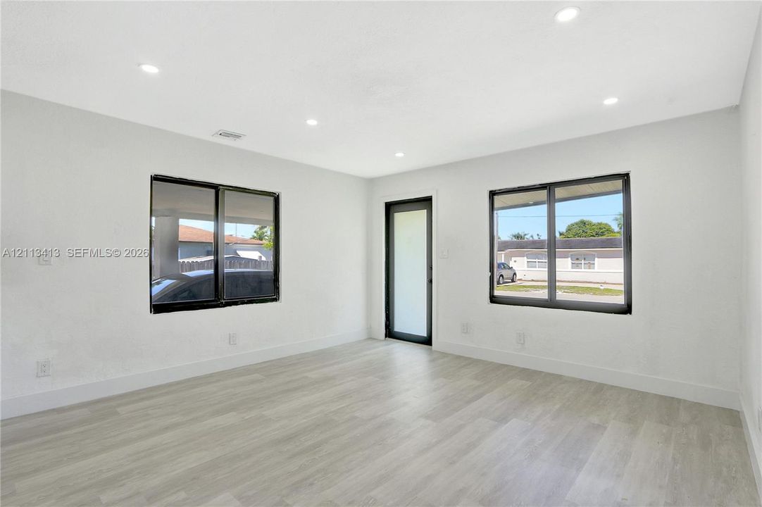 For Sale: $649,000 (0 beds, 0 baths, 1364 Square Feet)