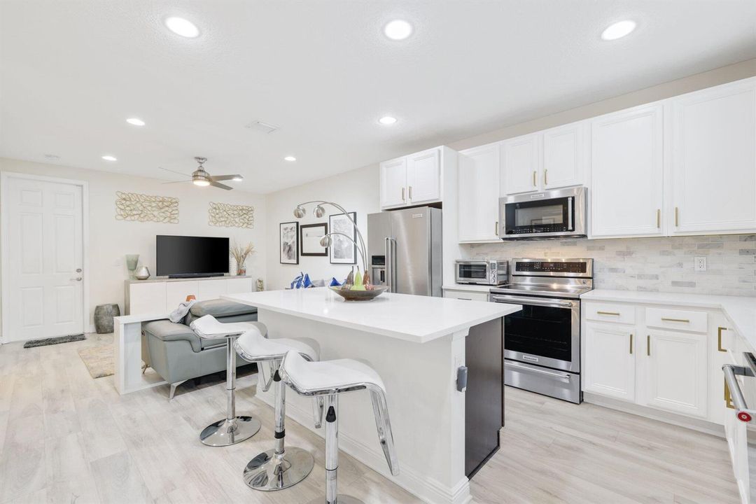 3112 Waterside Circle - 9.jpg-SMALL