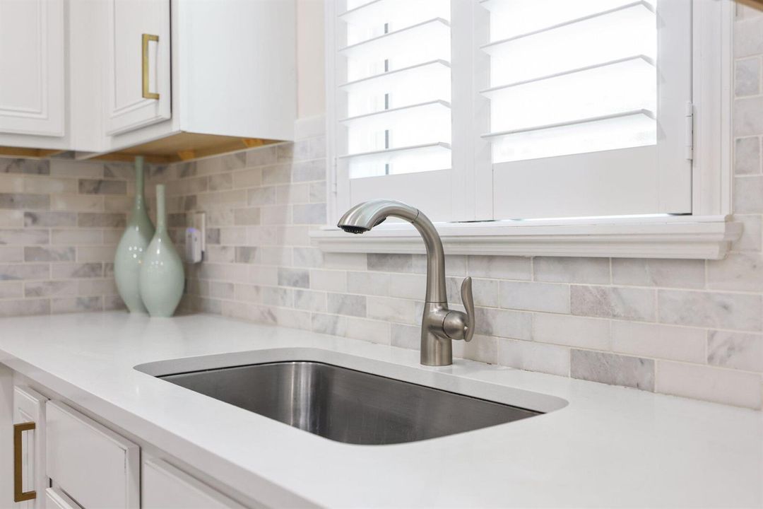 3112 Waterside Circle - 17.jpg-SMALL