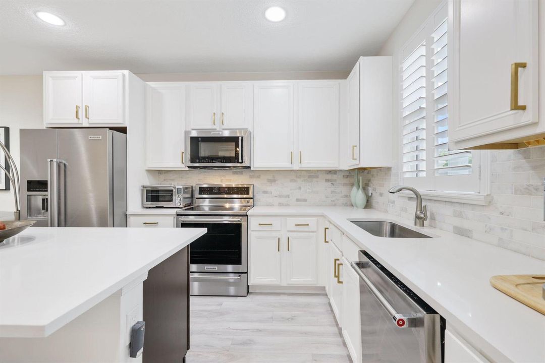 3112 Waterside Circle - 10.jpg-SMALL