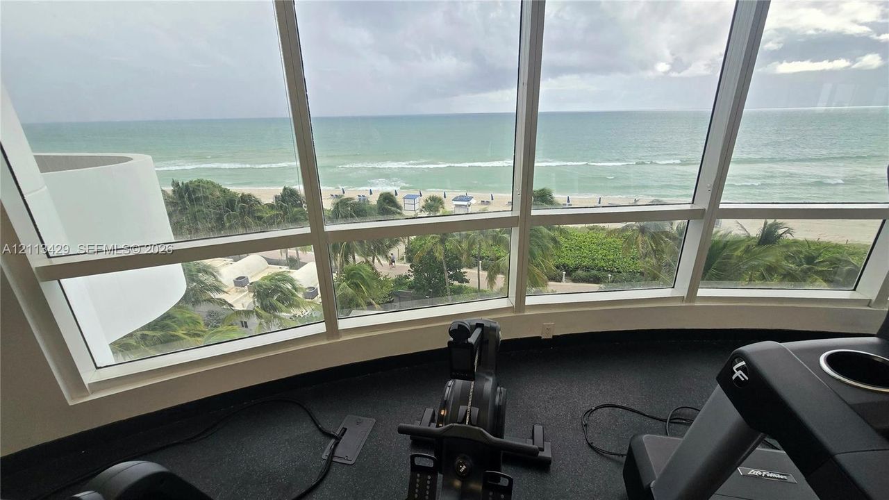For Sale: $765,000 (1 beds, 1 baths, 808 Square Feet)