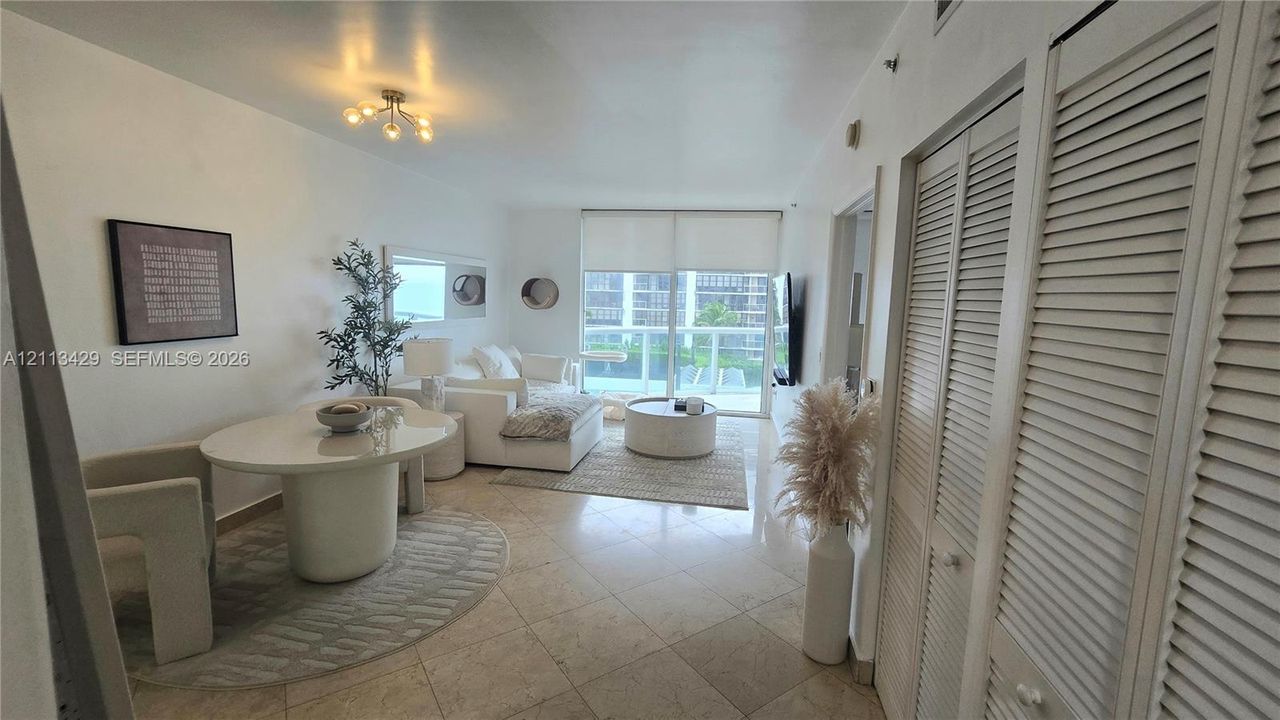 For Sale: $765,000 (1 beds, 1 baths, 808 Square Feet)