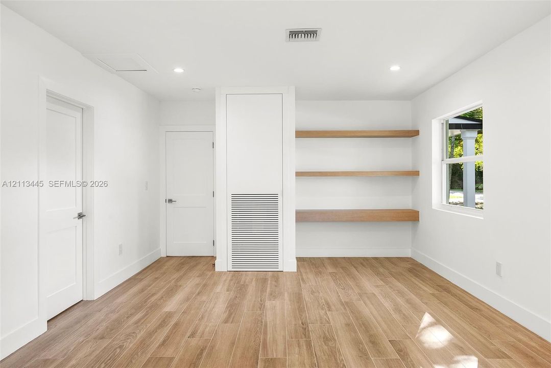 В аренду: $15,000 (5 спален, 3 ванн, 2721 Квадратных фут)