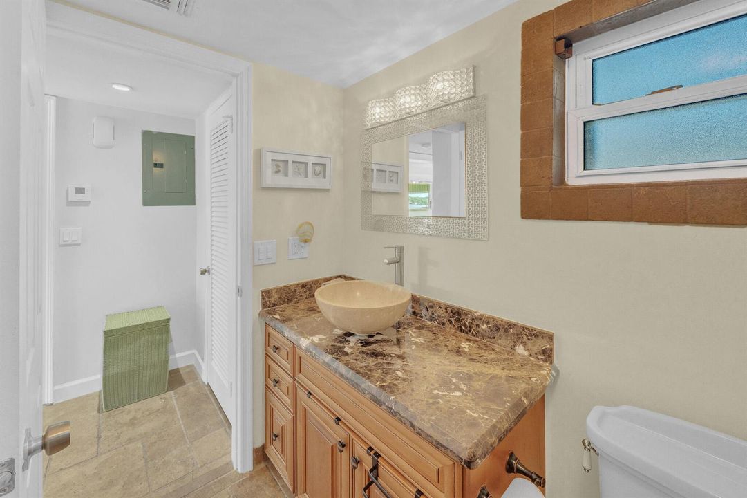 17 Bathroom (3)