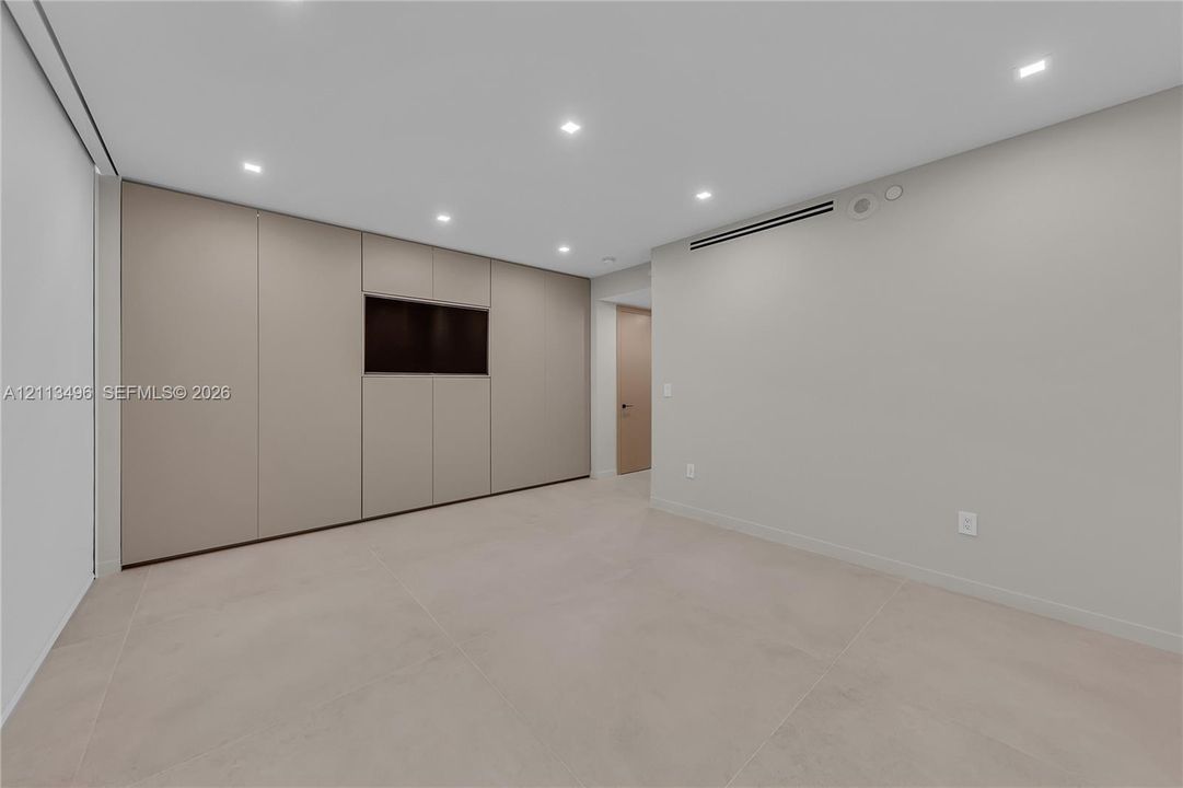 For Sale: $2,500,000 (2 beds, 2 baths, 2260 Square Feet)
